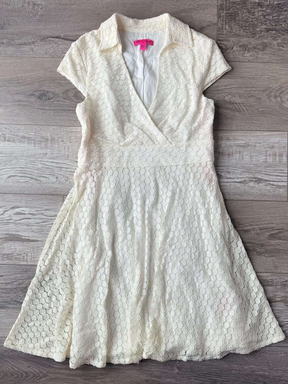 Betsey Johnson Ivory Lace Fit & Flare Dress Size 8 Feminine Bridal Party